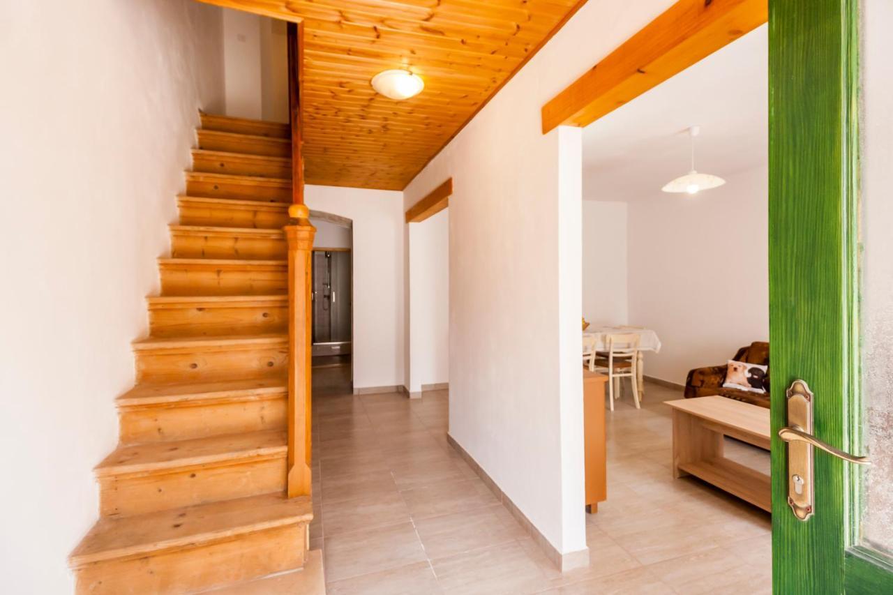 House Krizanic In Marcana, Istria, With 2 Apartments, Total 9 Guests Екстер'єр фото