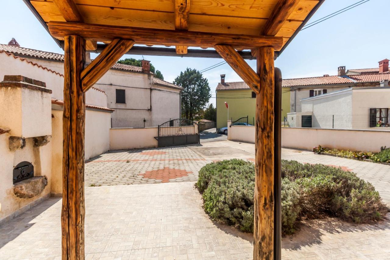 House Krizanic In Marcana, Istria, With 2 Apartments, Total 9 Guests Екстер'єр фото