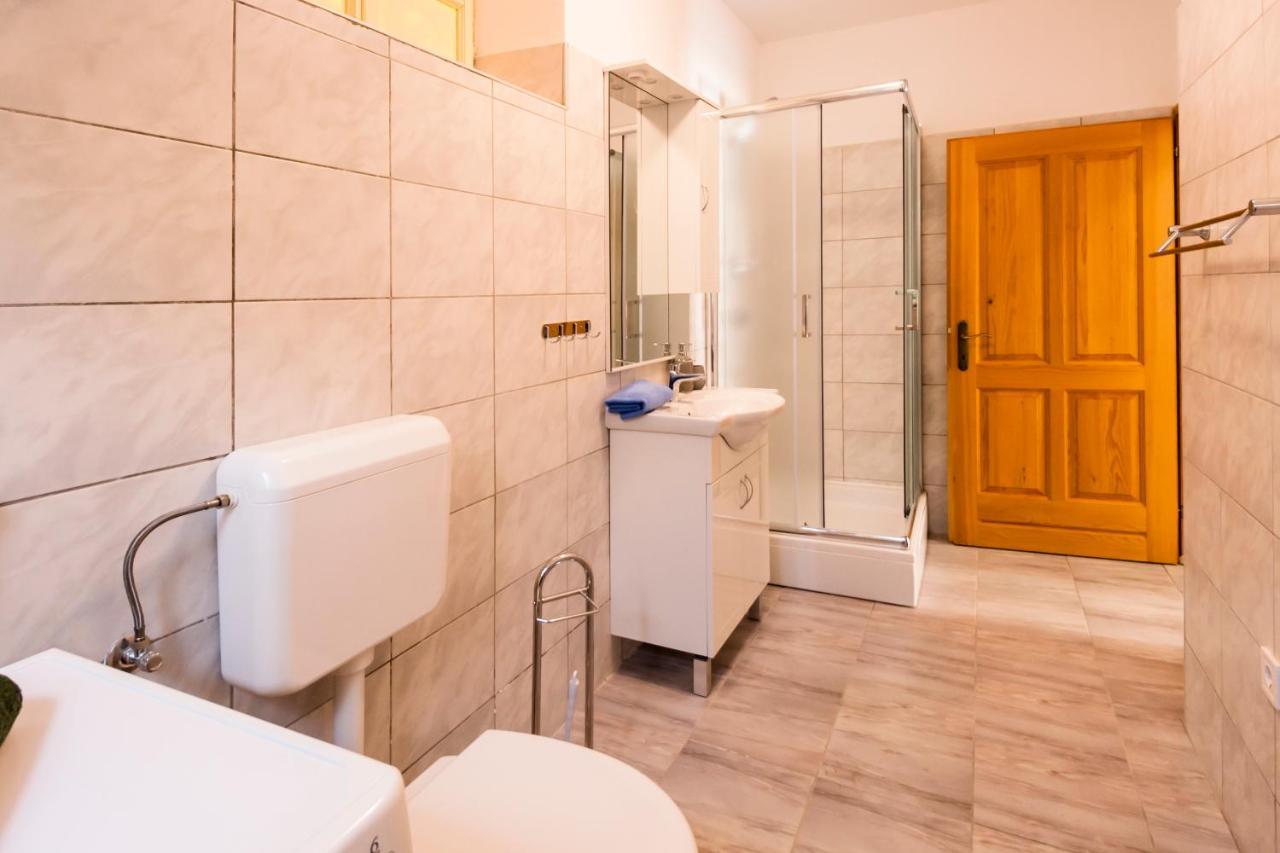 House Krizanic In Marcana, Istria, With 2 Apartments, Total 9 Guests Екстер'єр фото