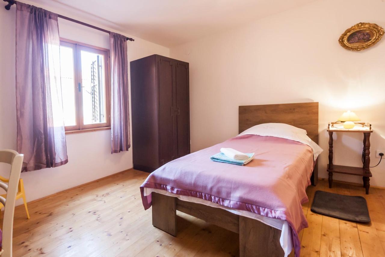 House Krizanic In Marcana, Istria, With 2 Apartments, Total 9 Guests Екстер'єр фото