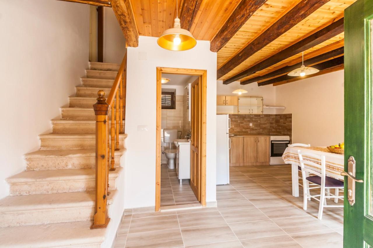 House Krizanic In Marcana, Istria, With 2 Apartments, Total 9 Guests Екстер'єр фото
