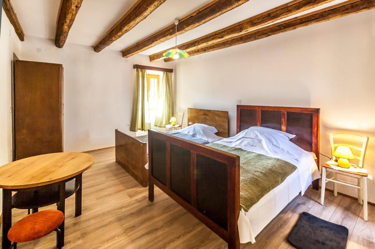House Krizanic In Marcana, Istria, With 2 Apartments, Total 9 Guests Екстер'єр фото
