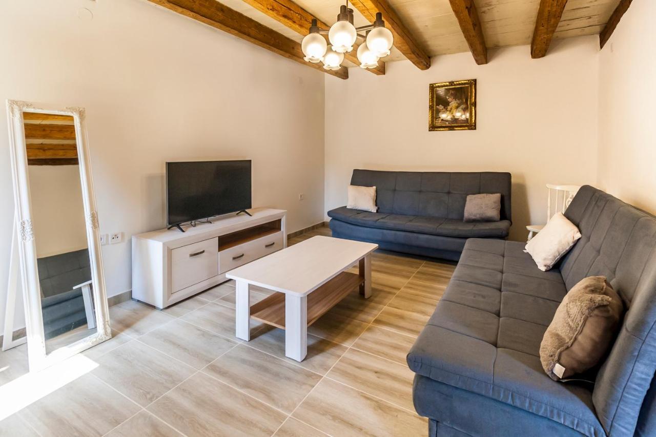 House Krizanic In Marcana, Istria, With 2 Apartments, Total 9 Guests Екстер'єр фото