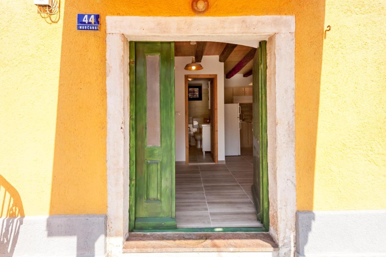 House Krizanic In Marcana, Istria, With 2 Apartments, Total 9 Guests Екстер'єр фото