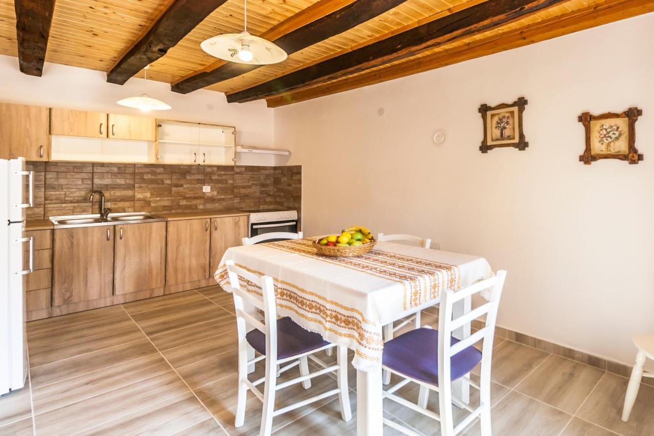 House Krizanic In Marcana, Istria, With 2 Apartments, Total 9 Guests Екстер'єр фото