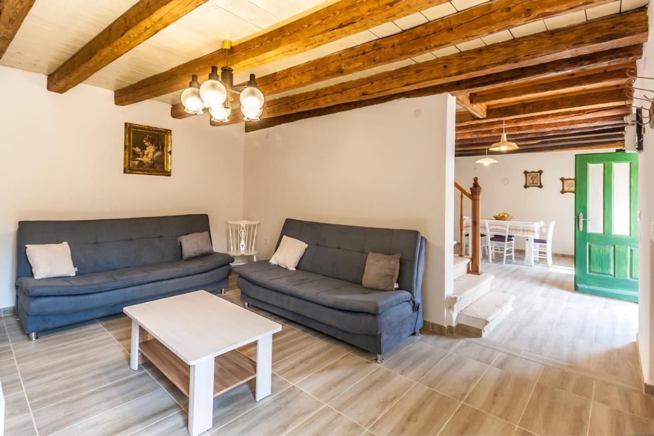 House Krizanic In Marcana, Istria, With 2 Apartments, Total 9 Guests Екстер'єр фото
