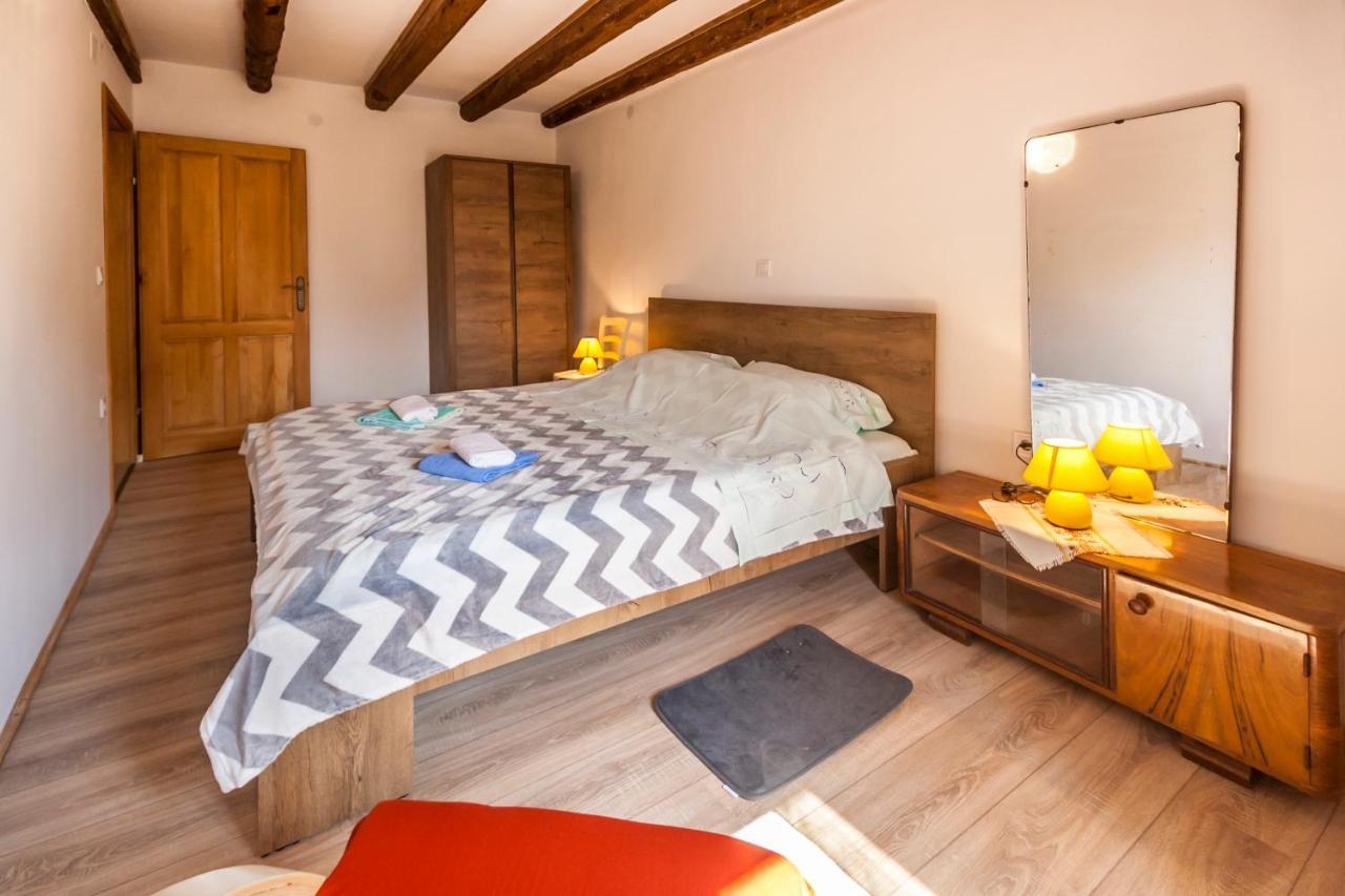 House Krizanic In Marcana, Istria, With 2 Apartments, Total 9 Guests Екстер'єр фото